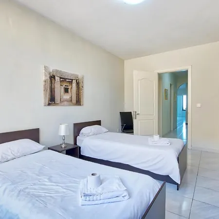 Seafront 3br In Tower Rd Opposite By 360 Estates 아파트 *