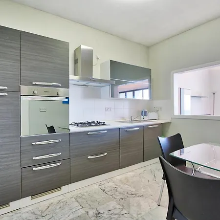 아파트 Seafront 3br In Tower Rd Opposite By 360 Estates *