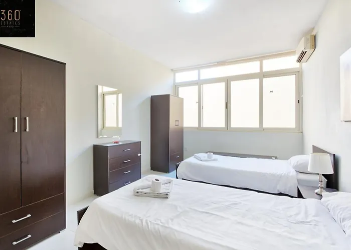 Seafront 3br In Tower Rd Opposite By 360 Estates *